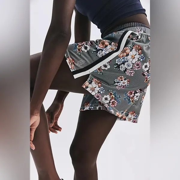Free People Movement - When In Venice Printed Shorts Floral Gray new without tag - Image 4