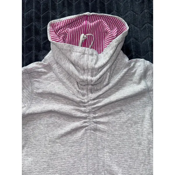 Lululemon In A Cinch Heathered Gray‎ Hoodie Thumbhole Pullover Women's Size 8 - Image 3