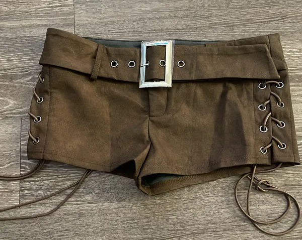 NWT Boutique Brown Side Tie Waist Eyelet Detail Shorts in Chocolate. Size Medium - Image 3