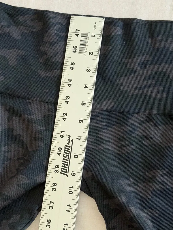 SPANX Leggings Look at Me Now High-Waisted Seamless Black Camo Size M - Image 6