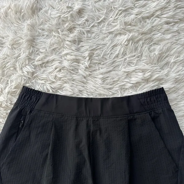Athleta Textured Brooklyn Shorts Black Size 8 Athletic - Image 2