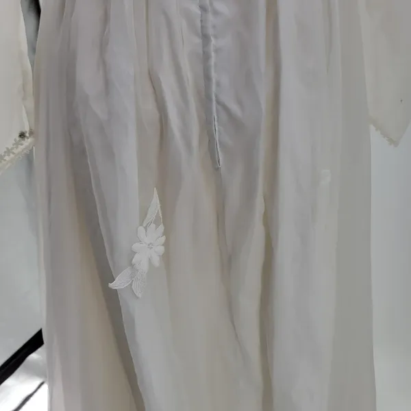 Vintage Wedding Dress White Floral Applique Boho Bridal Gown Union Made - Image 14