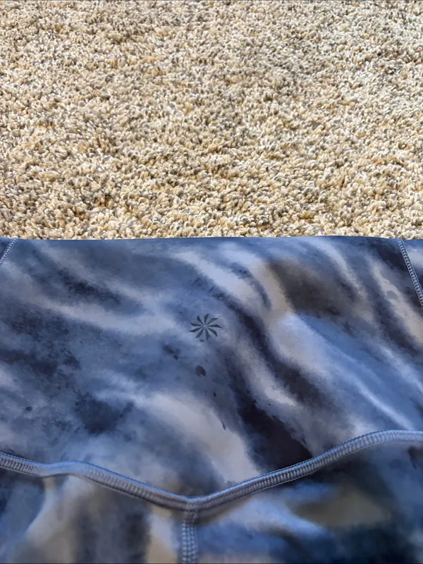 Athleta Salutation Stash leggings size large - Image 4