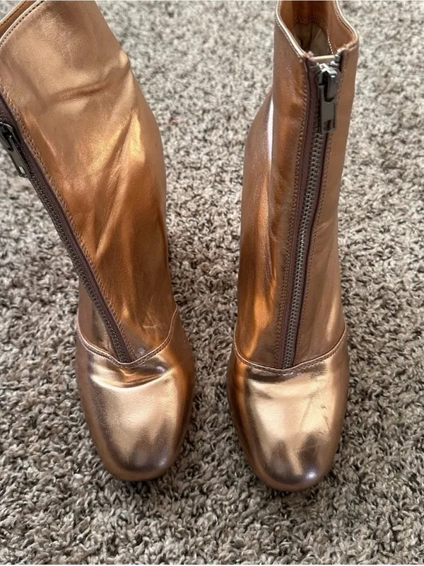 Cute rose gold booties - Image 2