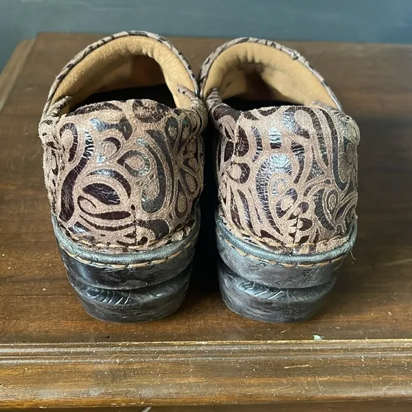 B O C BORN CONCEPT WOMEN'S sz PEGGY CLOG BROWN TOOLED LEATHER SLIP ON - Image 6