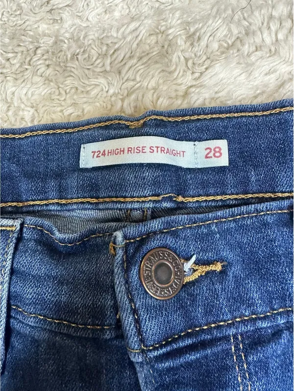 Levi's 724 High Rise Straight medium wash stretch denim jeans Size 28x30 - Image 4