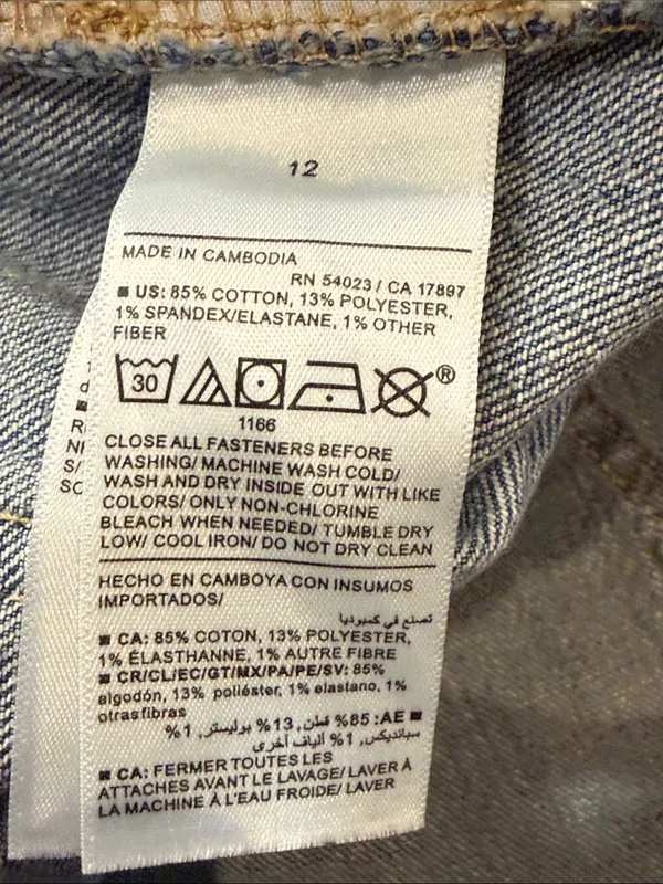 Old navy mid-rise wow boyfriend jeans size 12 . - Image 3