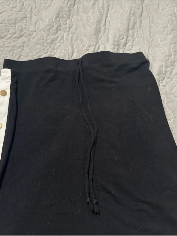 Heart & Hips Black Mini Skirt with White Snap-Trim - Image 4
