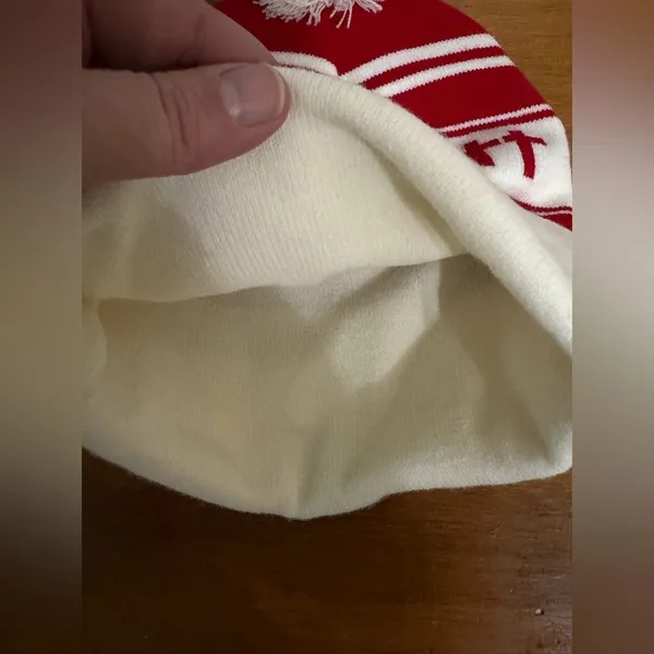 CARHARTT Pom Pom spell out beanie red and‎ white NWOT - Image 4