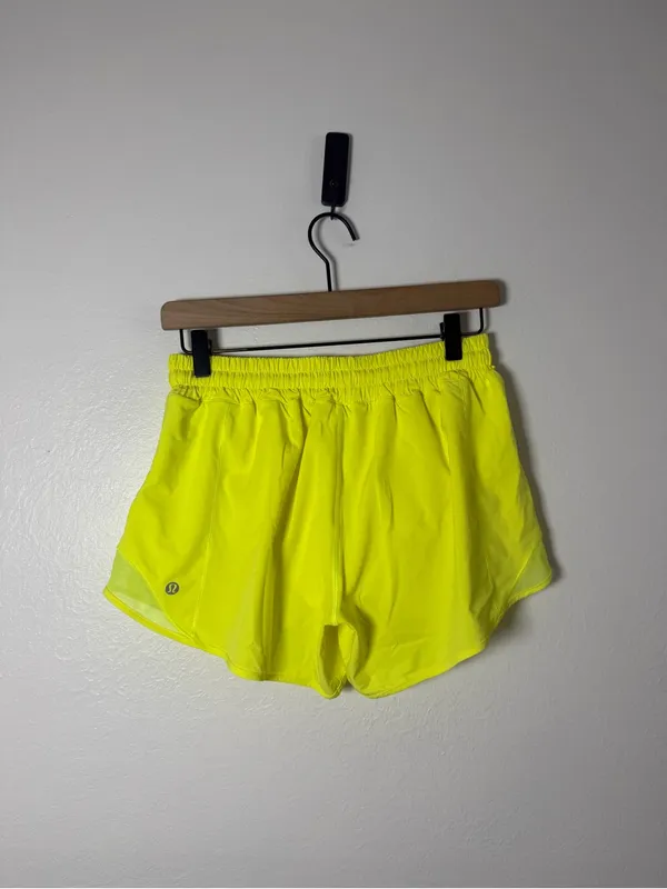 Lululemon Hotty Hot Low-Rise Lined Short 4" Electric Lemon (First Release) - Image 3