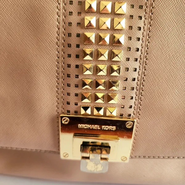 Michael Kors Tina studded shoulder bag in ballet pink saffiano leather - Image 6