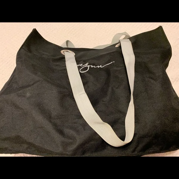 WYNN Las Vegas hotel black signature tote - Image 8