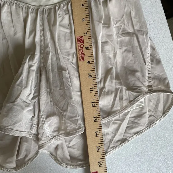 Lululemon Nulu Mesh High Rise Athletic shorts Beige Tan Lightweight Size 4 - Image 10