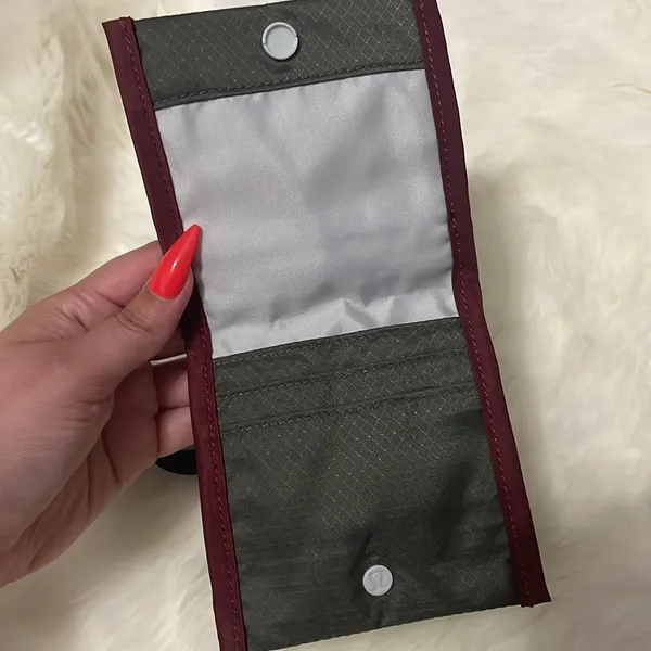 💙💖 NWT Lululemon Ever Ready Crossbody Wallet - Image 5