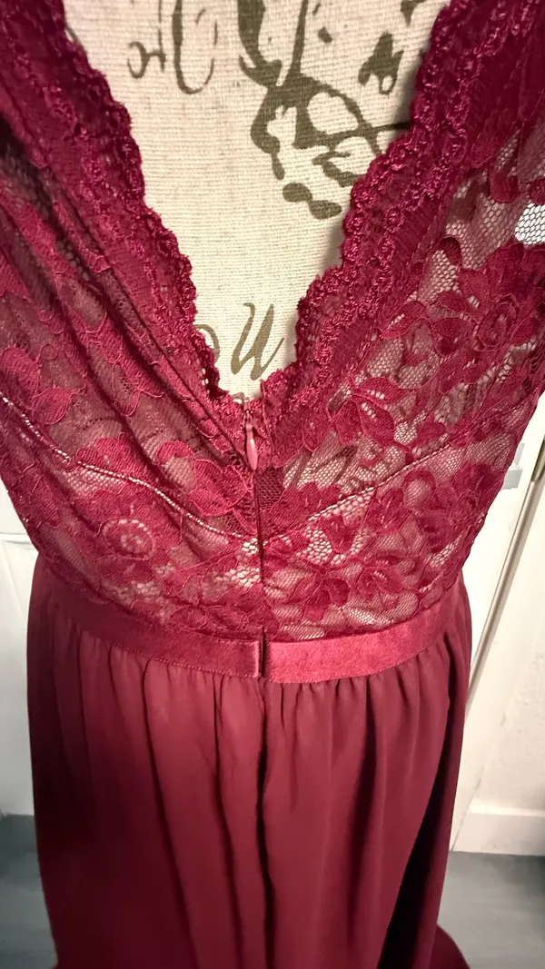 miusol burgundy lace maxi dress size xl - formal evening gown with train (minor flaw) - Image 7