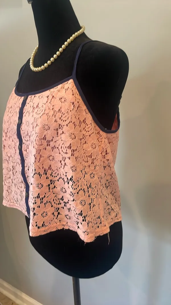 Pink lace cami top like new medium - Image 3