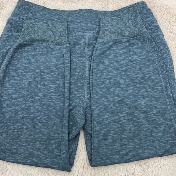 Athleta gray drawstring sweat capris size medium - Image 6