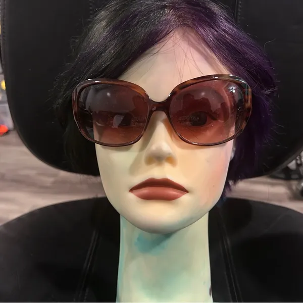 Elegant Brown Sunglasses - Image 3