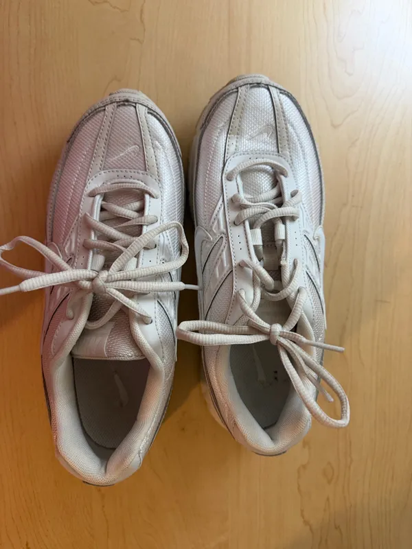 White Nike Sneakers  - Image 5
