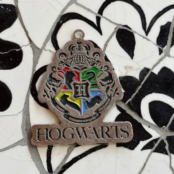 Wizarding World Hogwarts‎ Crest Metal Charm CultureFly Harry Potter Shield - Image 2