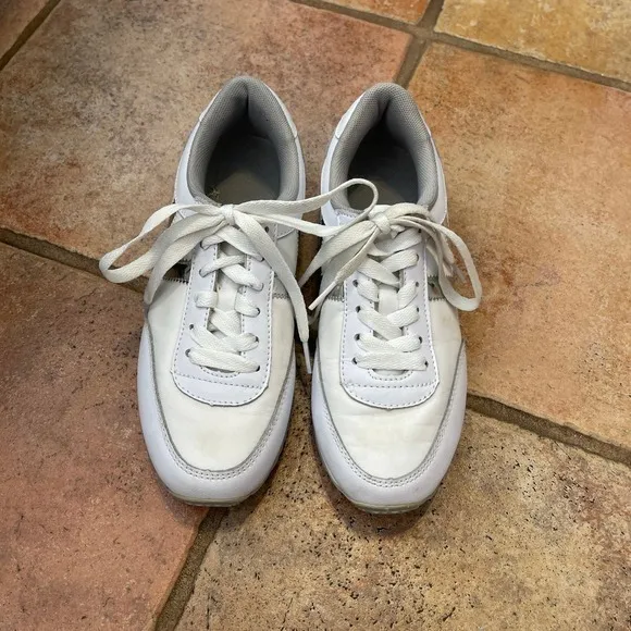 Volatile kicks sneaker with a silver detail size 7 White - Image 2