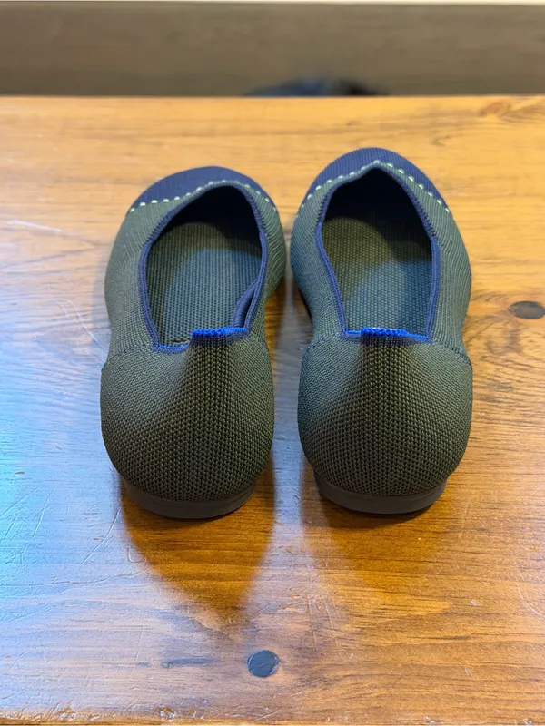 Rothy’s The Flat Highland Captoe NWOB Olive Navy Washable Flats Size 9 - Image 4