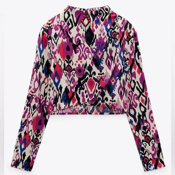 ZARA Abstract Print Mock Neck Long-Sleeve Crop‎ Top Size Small Pink Purple Blue - Image 5