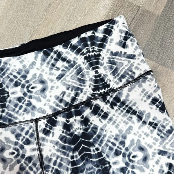 Victoria’s Secret Sport Tie Dye‎ Crop High Waist Leggings Black White Large - Image 5