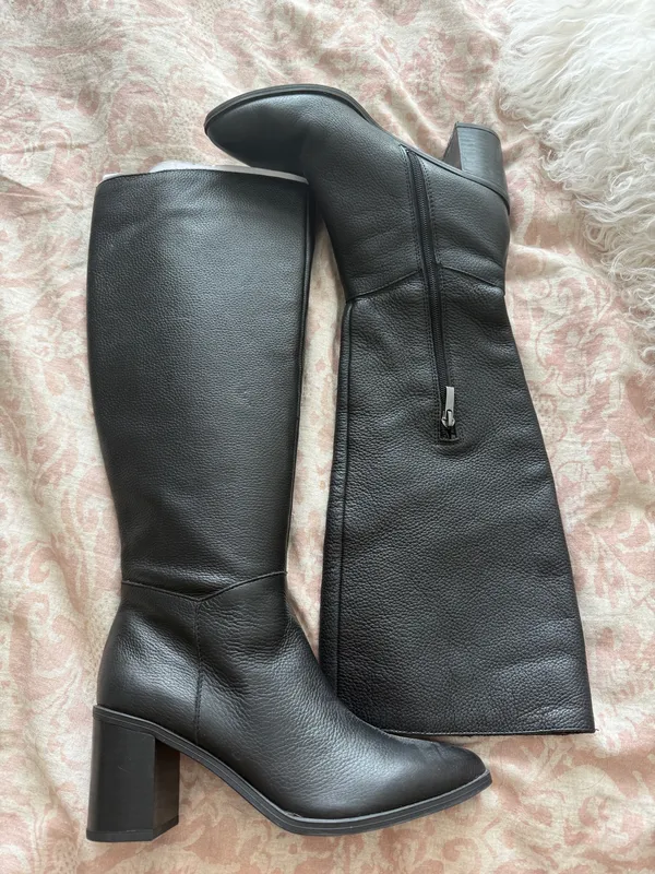 Black boots Size 8 - Image 2