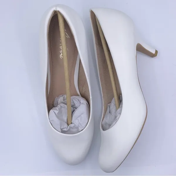 Ankis low heel comfortable womens white pumps Size 8 - Image 10
