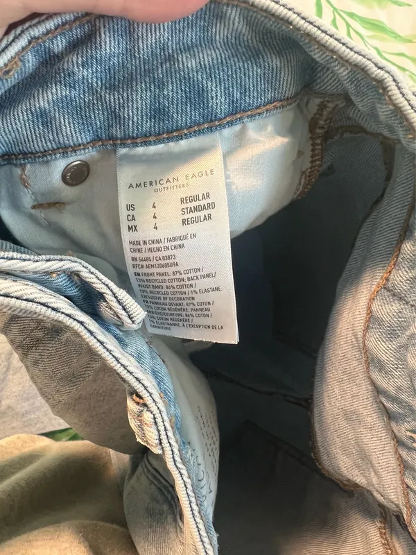 American Eagle Mom Jeans - Image 2