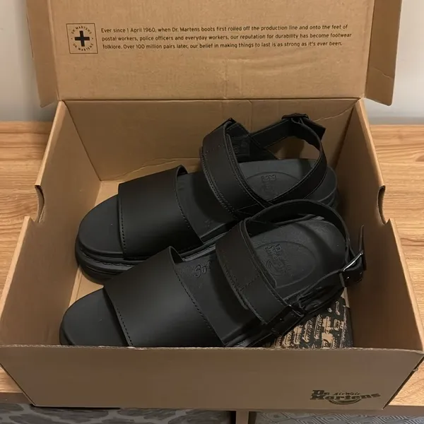 Dr. Martens x Urban Outfitters Voss‎ Black Hydro Leather Sandals - Image 8