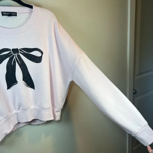 Vinyl Icons Big Bow Graphic Sweatshirt Pink Fleece Glittery Bow Chic Feminine XL - Image 3