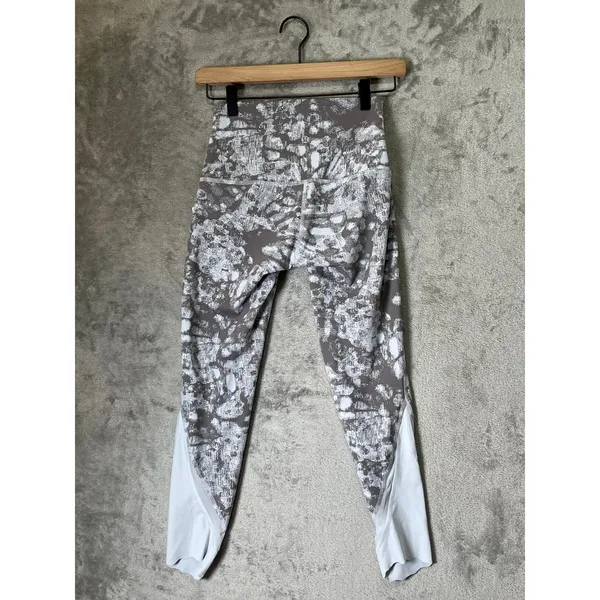 Lululemon Wunder Under HR Crop 23 Scallop Size 4 Luxreme Gray White Leggings New - Image 3