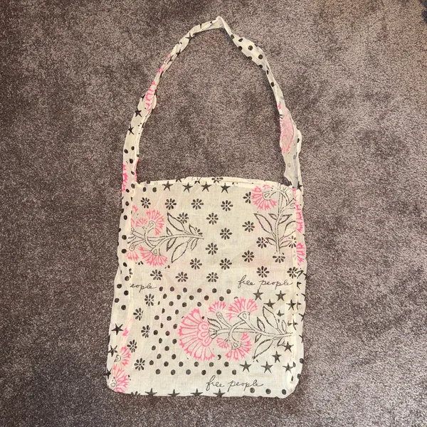 FREE PEOPLE small tote bag ✨ - Image 2