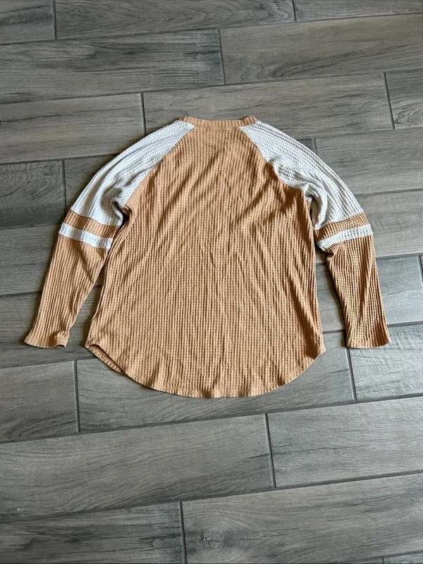 American Eagle Outfitters Tan Waffle-Knit Raglan Long Sleeve with Cream Accents - Image 4