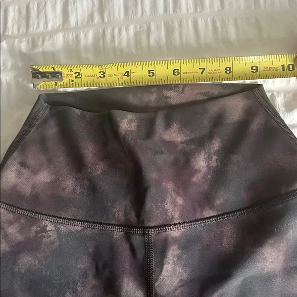 ALO Yoga Air Lift Leggings with Tie-Dye Pattern - Image 7