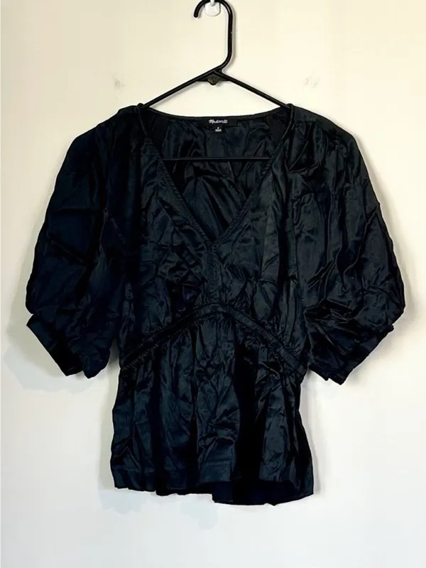 Madewell Black Shirred Puff-Sleeve Top in Satin - Size: Medium - Image 2