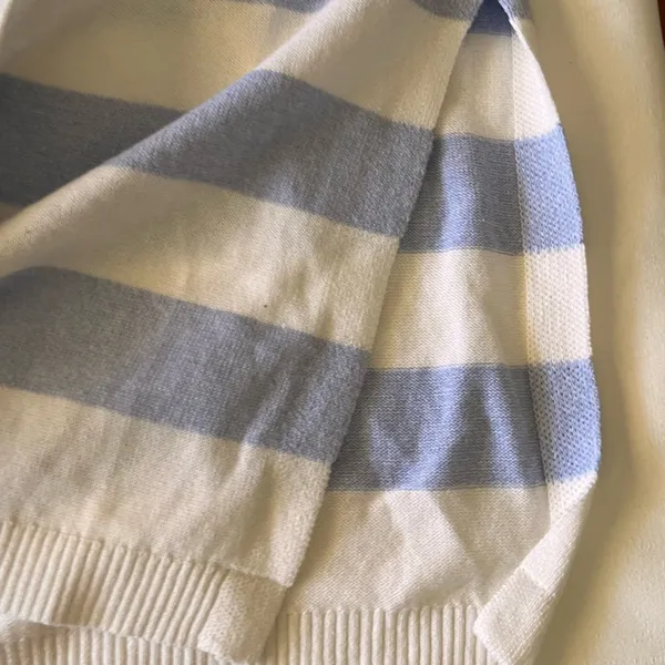 Talbots Women's Sweater - Soft Blue and White - Image 4