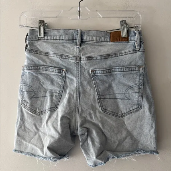 American Eagle Strigid Relaxed Short‎ Light Wash Super High Rise - Image 3