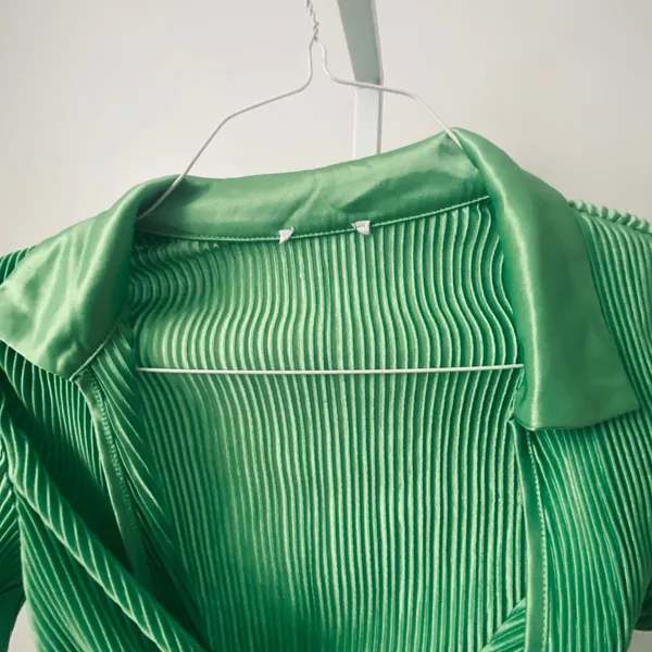 Green Pleated sz S Tie Front Crop Top Long Sleeve Bell Sleeve Shirt‎ Y2K - Image 2