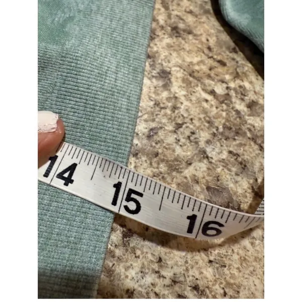 Gymshark Sage Camo Long Sleeve Crop Top - Image 4