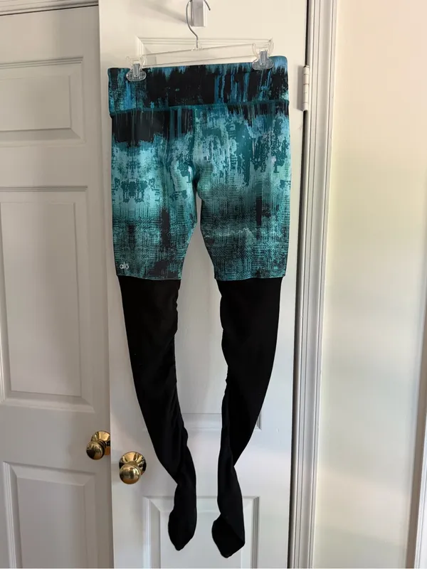 ALO Yoga Blue Teal Abstract Print Leggings with Black Ruched Lower Legs - Size S - Image 3
