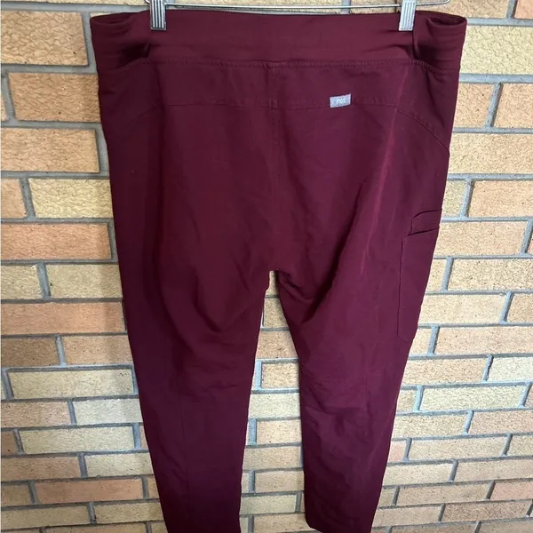 FIGS Technical Collection Kade Cargo Scrub Pants Burgundy Size Large - Image 2