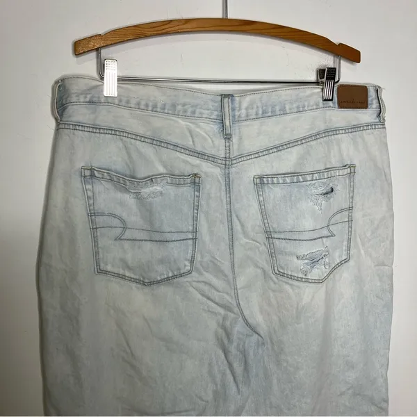American Eagle Outfitters light‎ wash mom jeans distressed women’s size 18 - Image 5