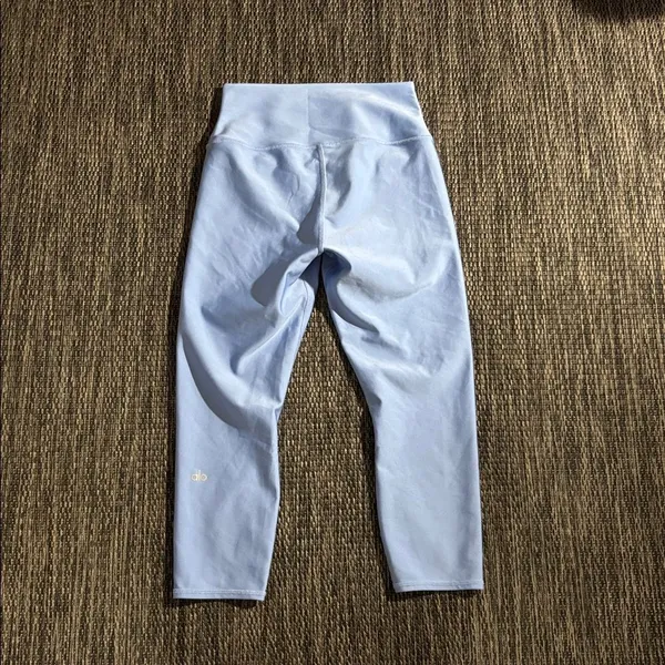 Alo Yoga High Waist Airlift Capri Legging Seashell Blue Size Large - Image 2