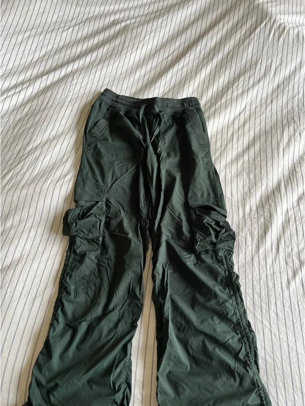 Lululemon Lightweight Adjustable Mid-Rise Cargo Pants - Image 7