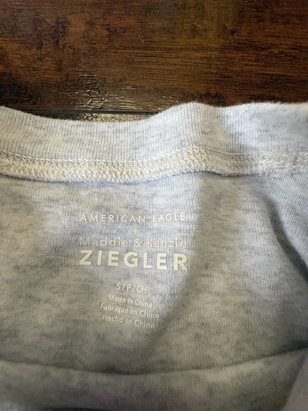 American Eagle Long Sleeve Cropped Top - Image 2