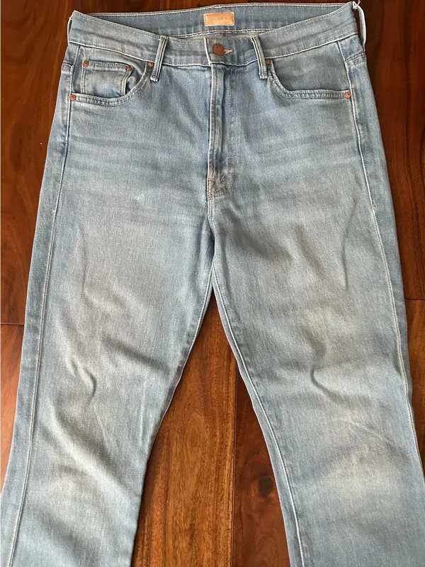 MOTHER Light Blue Insider Crop Step Fray Jeans - Image 6