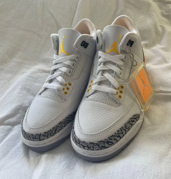 Air Jordan NWOT 3 Retro Laser Orange - Image 2